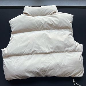 Sleeveless puffer jacket